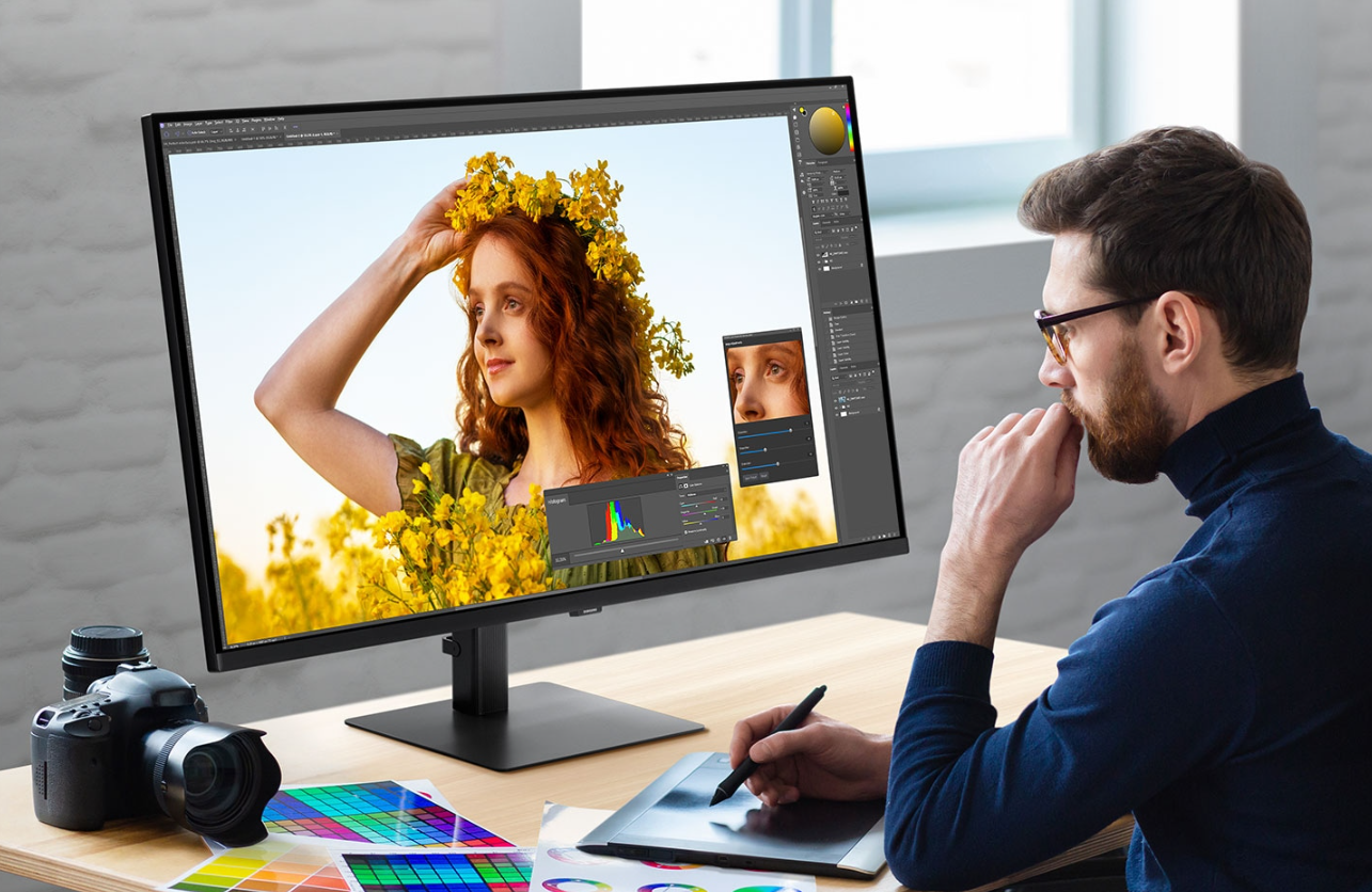 Samsung 37 ViewFinity S70D UHD Monitor